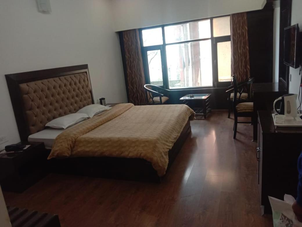 Floret Sojourn Hotell Shimla Exteriör bild