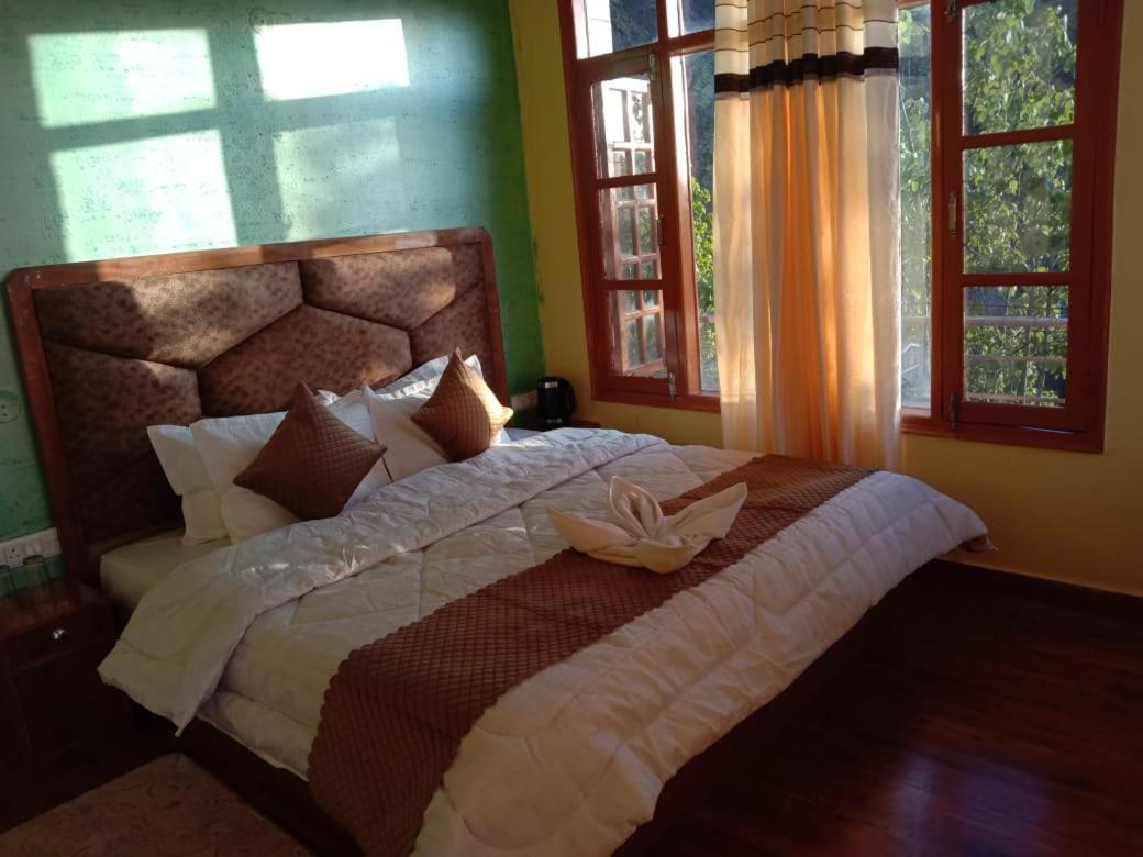 Floret Sojourn Hotell Shimla Exteriör bild