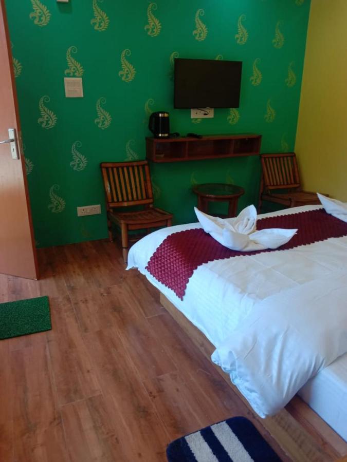 Floret Sojourn Hotell Shimla Exteriör bild